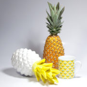 Mise en scène du mug motif Maxi ananas