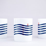 Mug phare français rouge made in France avec des vagues bleues